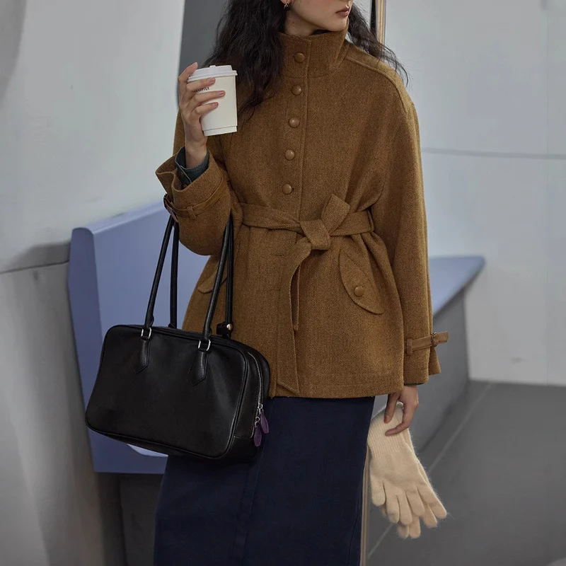 Damen Elegante und bequeme Wolljacke mit hohem Kragen Nord Taschen
