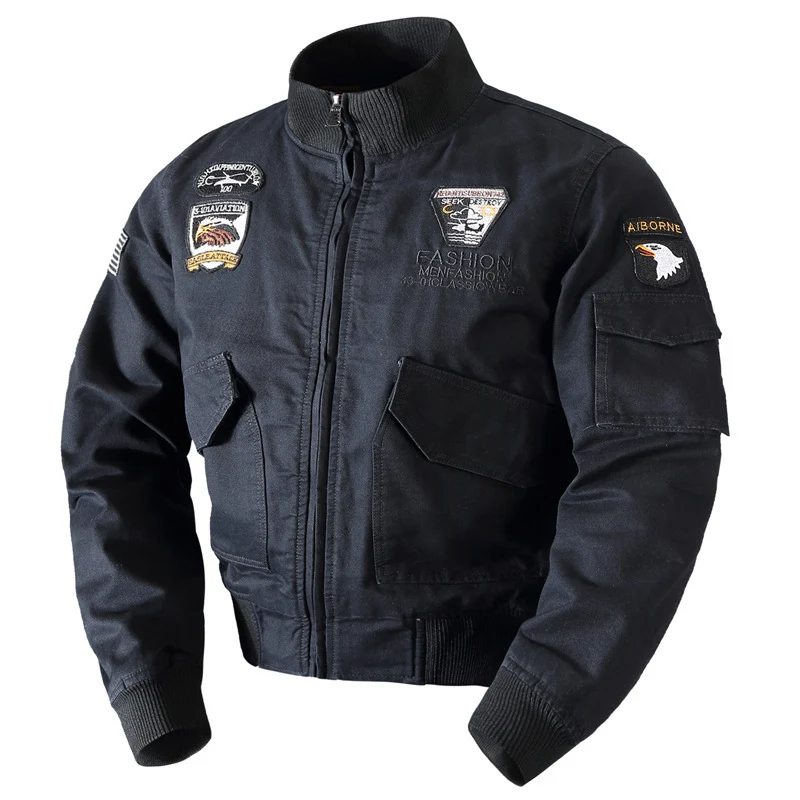 Herren Canvas-Pilotenblouson im Field-Style mit hohem Kragen, Patch-Applikationen und Mehrzwecktaschen Nord Taschen