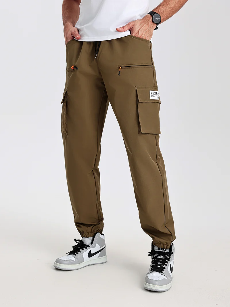Herren konisch geschnittene Utility-Cargohose im Joggerstil mit Tunnelzugbund, Reißverschlusstaschen & elastischen Beinabschlüssen Nord Taschen