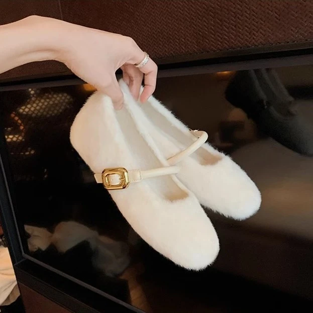 Damen Kuschelige Faux‑Fur Mary‑Jane‑Slipper mit gepolstertem Komfortfußbett und goldener Schnallenapplikation Nord Taschen