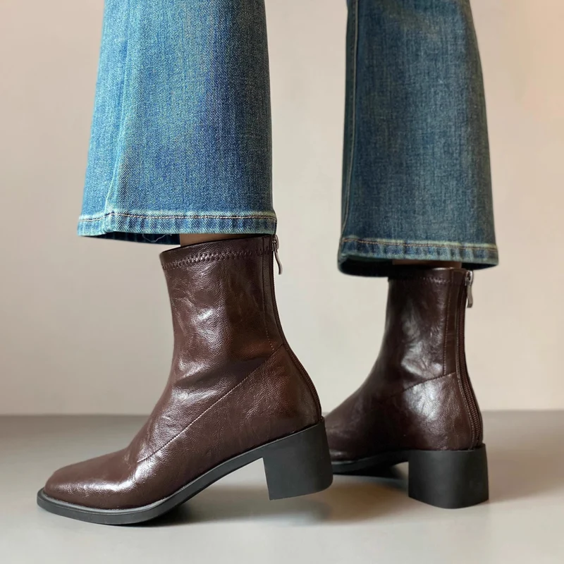 Damen Knöchelstiefelette aus Leder mit quadratischer Zehenpartie und mittlerem Blockabsatz Nord Taschen