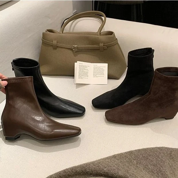 Damen Knöchelhohe Leder-Stiefelette mit quadratischer Zehenpartie, Mittelnähte und elastischem Schaft Nord Taschen