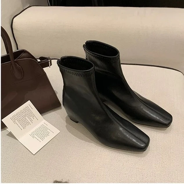Damen Knöchelhohe Leder-Stiefelette mit quadratischer Zehenpartie, Mittelnähte und elastischem Schaft Nord Taschen