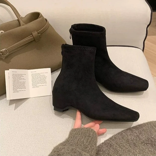 Damen Knöchelhohe Leder-Stiefelette mit quadratischer Zehenpartie, Mittelnähte und elastischem Schaft Nord Taschen