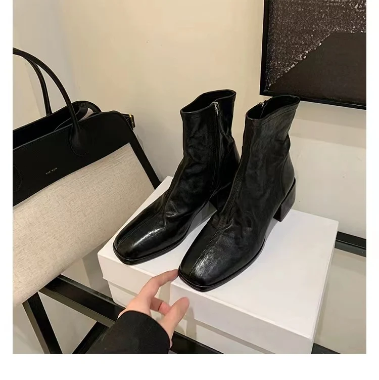 Damen knöchelhohe Glattleder-Stiefelette mit mittlerem Blockabsatz und seitlichem Reißverschluss Nord Taschen