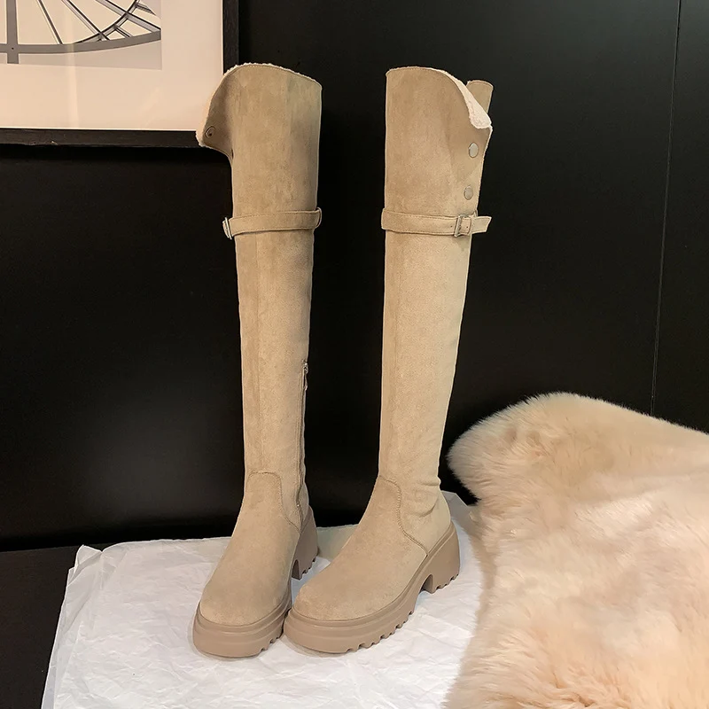 Damen kniehohe Worker‑Stiefel mit umklappbarem Teddy‑Bündchen und sculpted Plateau‑Absatz Nord Taschen
