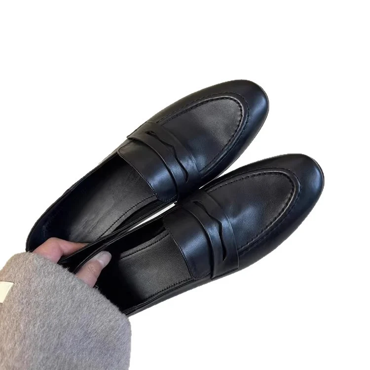 Damen Glattleder-Loafer mit niedrigem Blockabsatz und klassischem Penny-Steg Nord Taschen
