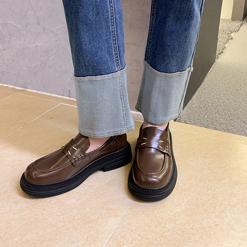 Damen Glänzende Penny‑Loafer im Retro‑Chunky‑Look mit sculpted Plateau‑Sohle Nord Taschen