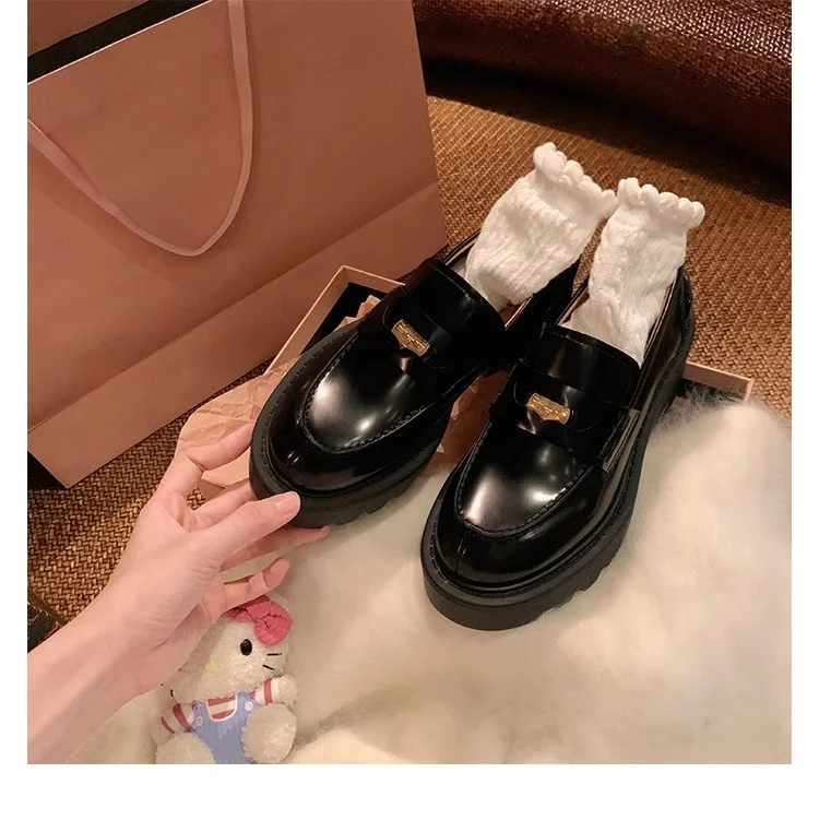 Damen Chunky Loafer mit Plateau-Profilsohle und goldener Zierspange Nord Taschen