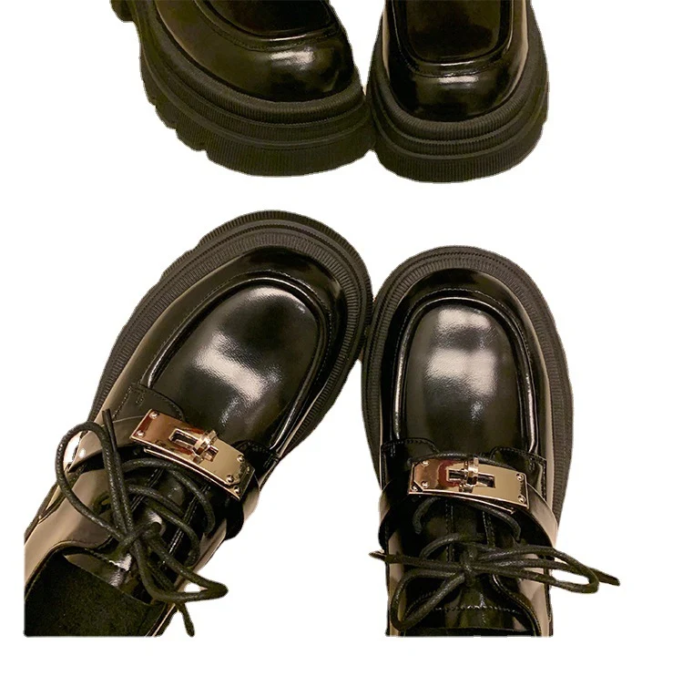 Damen Chunky Lackleder‑Schnürloafer mit markanter Lug‑Sohle und dekorativer Metallschnalle Nord Taschen
