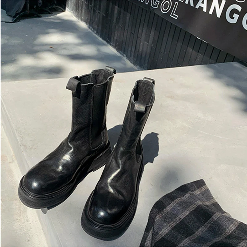 Damen Chunky Chelsea‑Boots aus Glattleder mit gezahnter Plateau‑Sohle und Zuglaschen Nord Taschen