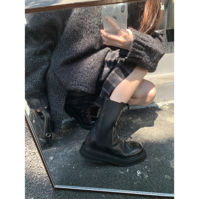 Damen Chunky Chelsea‑Boots aus Glattleder mit gezahnter Plateau‑Sohle und Zuglaschen Nord Taschen