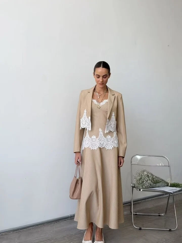 Damen Zweiteiliges Nadelstreifen-Blazer und Maxirock Set mit Spitzen-Camisole Nord Taschen