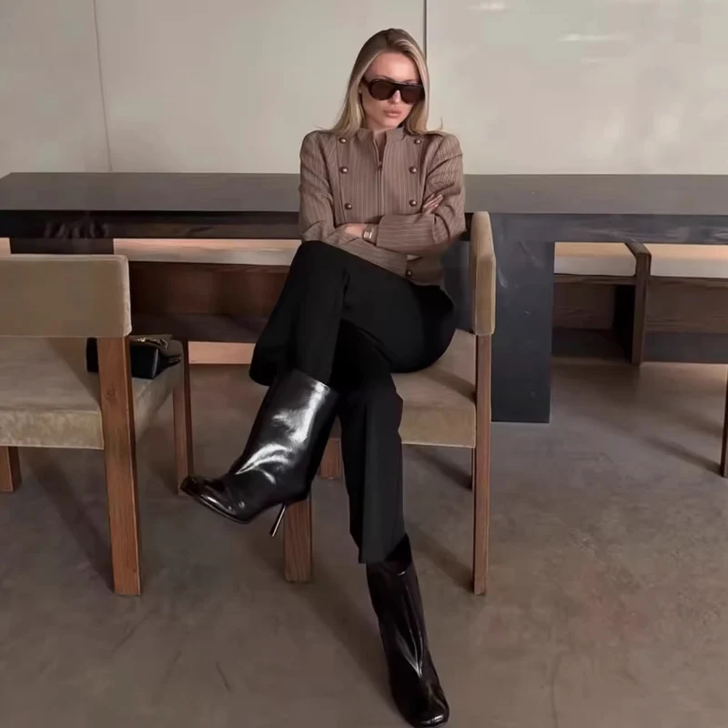 Damen Zweiteiliger taillierter Nadelstreifen-Anzug mit Reißverschlussblazer und Highwaist-Hose Nord Taschen