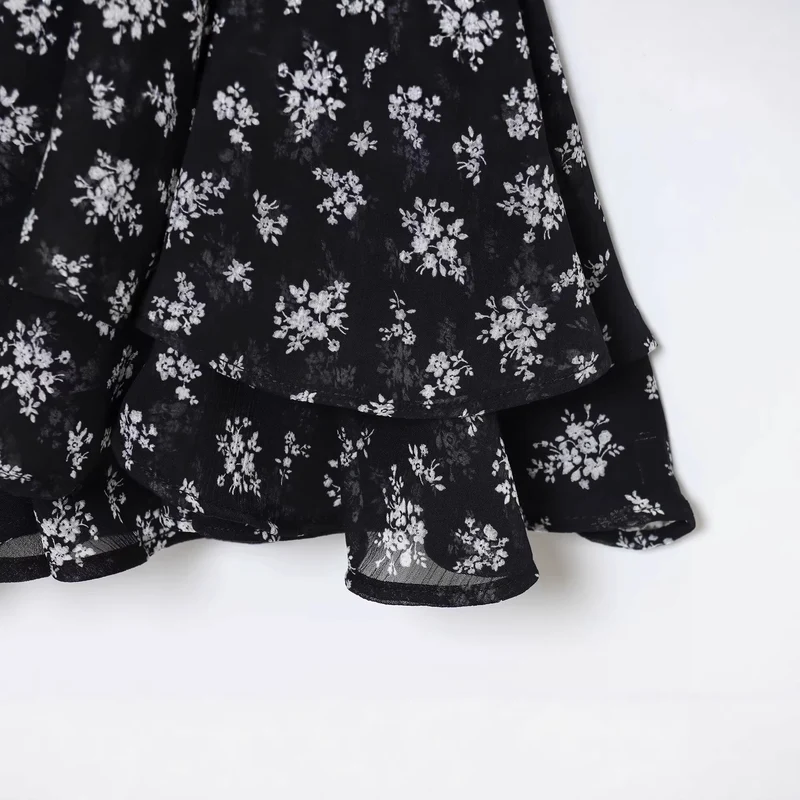 Damen Wickel-Minikleid mit Volantrock, tiefem V‑Ausschnitt und Trompetenärmeln Nord Taschen