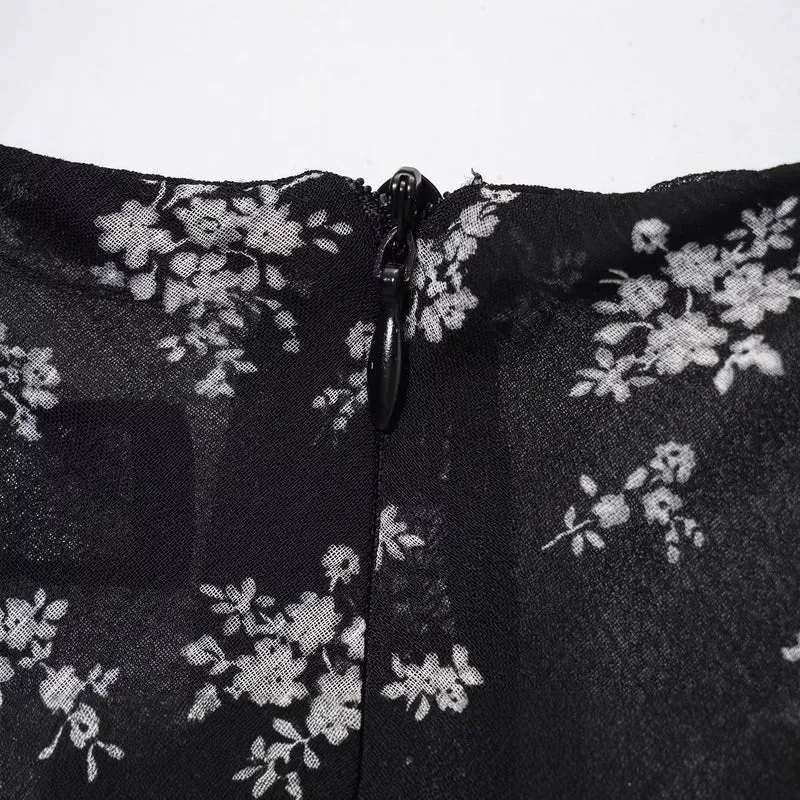 Damen Wickel-Minikleid mit Volantrock, tiefem V‑Ausschnitt und Trompetenärmeln Nord Taschen