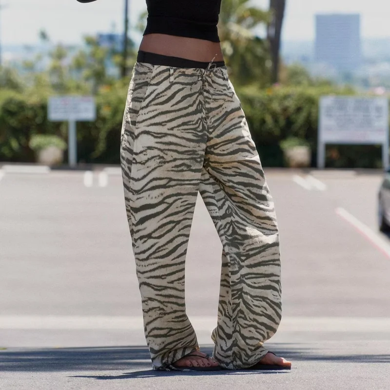 Damen Weite Palazzohose mit Tunnelzugbund, Kordelzügen und animalischem Print Nord Taschen