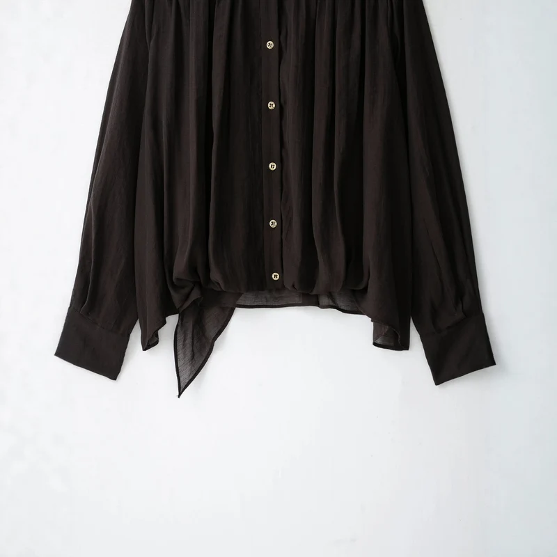 Damen Weiche Chiffonbluse mit Stehkragen, Knopfleiste und asymmetrischem Saum Nord Taschen