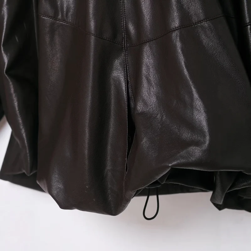 Damen Voluminöse Kunstleder-Capejacke mit hohem Stehkragen und Kordelzug Nord Taschen