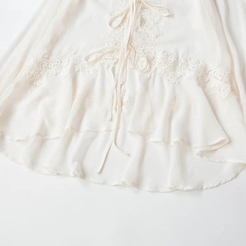 Damen Tunika-Bluse mit Spitzenapplikation, Bindebändern und Volantsaum Nord Taschen