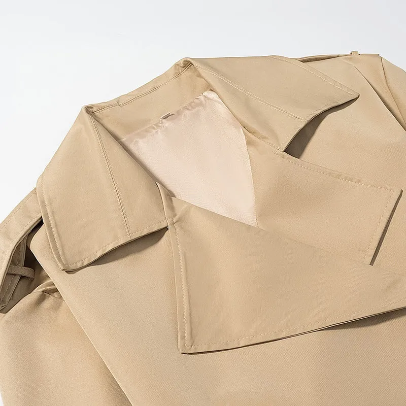 Damen Taillierter kurzer Trenchcoat mit Bindegürtel und Epauletten Nord Taschen