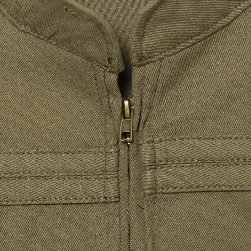 Damen Taillierte Militärinspirierte Kurzjacke mit Stehkragen und Zierknopfleisten Nord Taschen