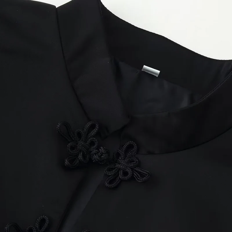 Damen Taillierte Kurzjacke im Mandarinstil mit dekorativen Zierknoten Nord Taschen