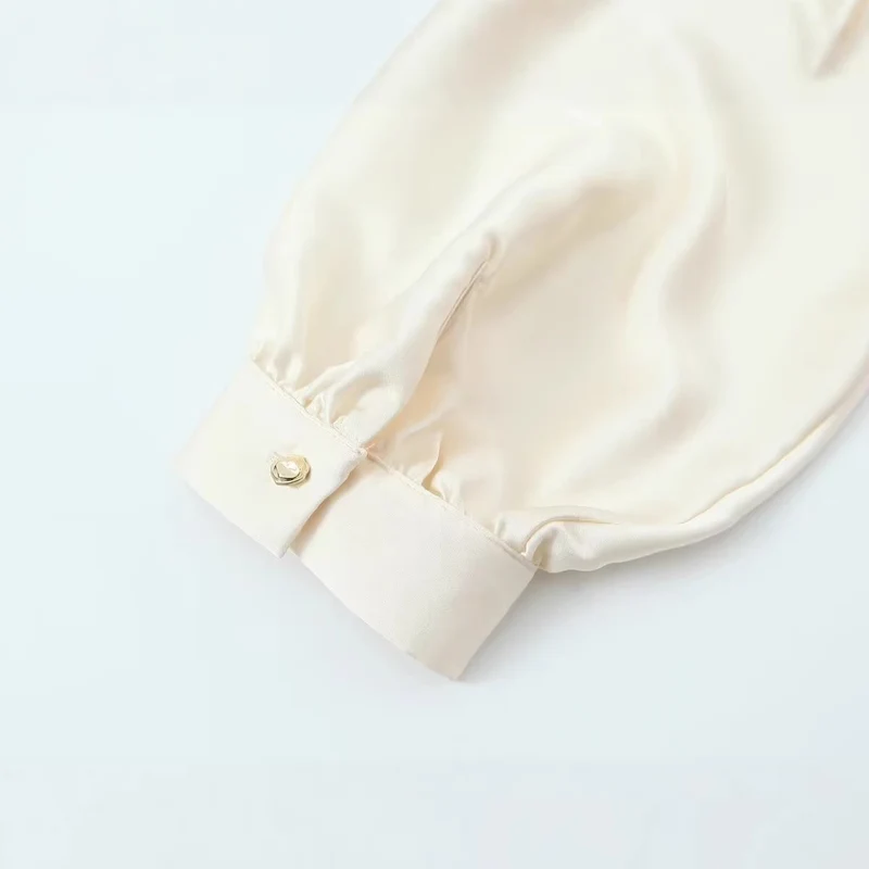 Damen Satinbluse mit tiefem Wickel-V-Ausschnitt, elastischem Saum und Ballonärmeln Nord Taschen