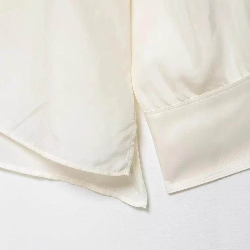Damen Oversize-Seidenbluse mit Stehkragen und verdeckter Knopfleiste Nord Taschen