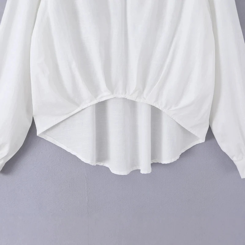 Damen Oversize-Bluse mit tiefem V-Ausschnitt, Hemdkragen und gerafftem Frontsaum Nord Taschen