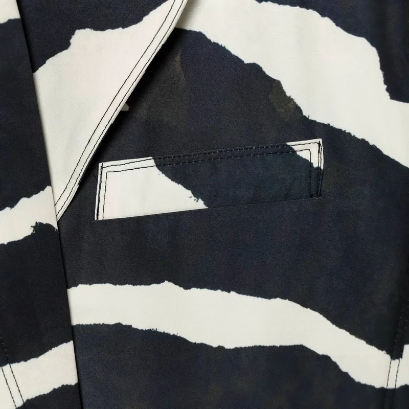Damen Oversize-Blazer im Zebra-Print mit Reverskragen und Pattentaschen Nord Taschen