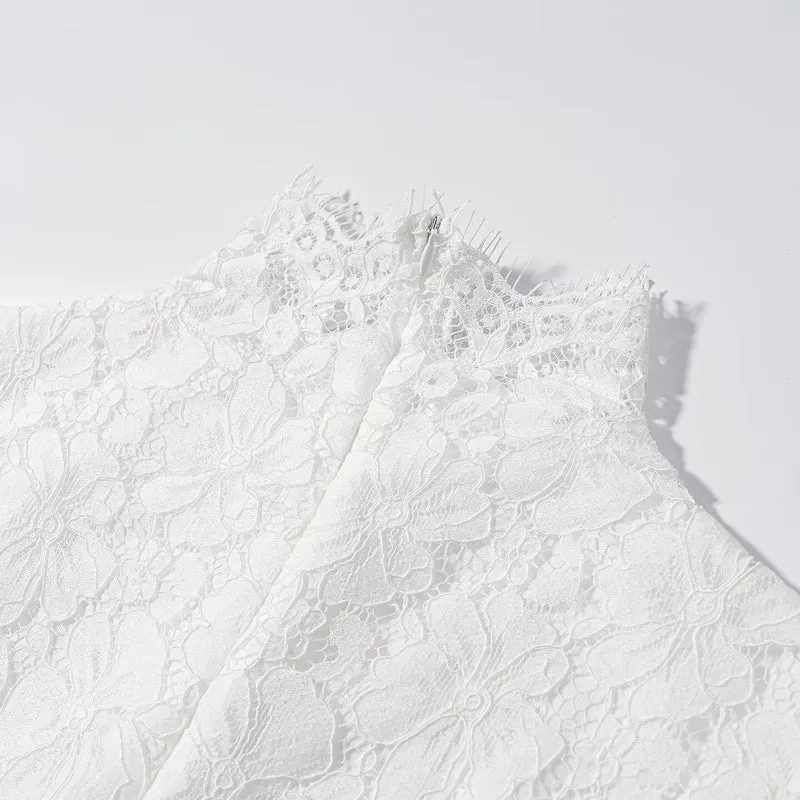 Damen Maxikleid aus floraler Spitze mit hohem Stehkragen und Glockenärmeln Nord Taschen