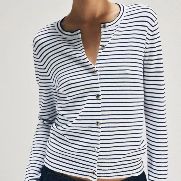 Damen Maritimer Feinstrick-Cardigan mit feinen Streifen und Perlmuttknöpfen Nord Taschen