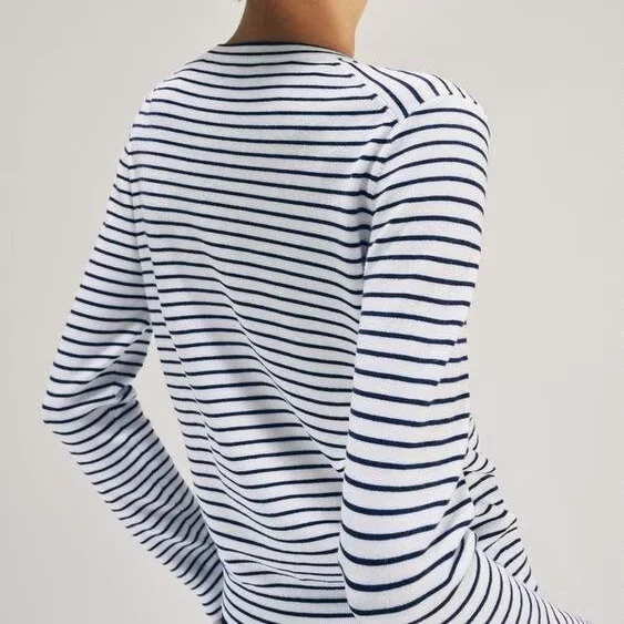 Damen Maritimer Feinstrick-Cardigan mit feinen Streifen und Perlmuttknöpfen Nord Taschen