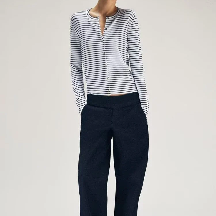 Damen Maritimer Feinstrick-Cardigan mit feinen Streifen und Perlmuttknöpfen Nord Taschen