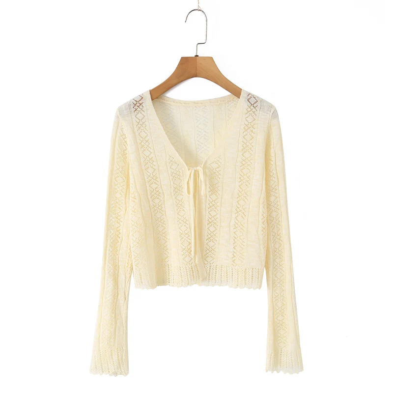 Damen Leichter gehäkelter Kurzcardigan mit V‑Ausschnitt, Bindeband und Ajourmuster Nord Taschen