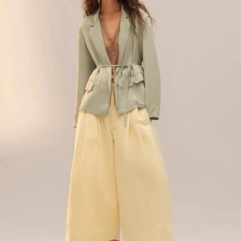 Damen Leichter Cropped Blazer mit Bindegürtel und Schalkragen Nord Taschen