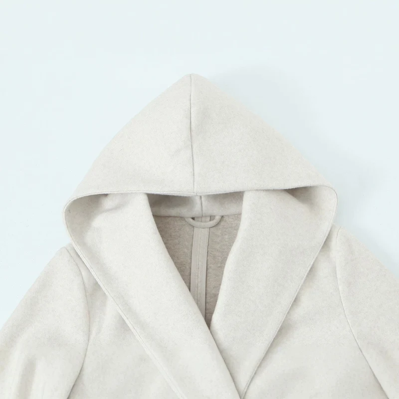 Damen Langer taillierter Mantel mit Kapuze, Bindegürtel und doppelreihiger Knopfleiste Nord Taschen