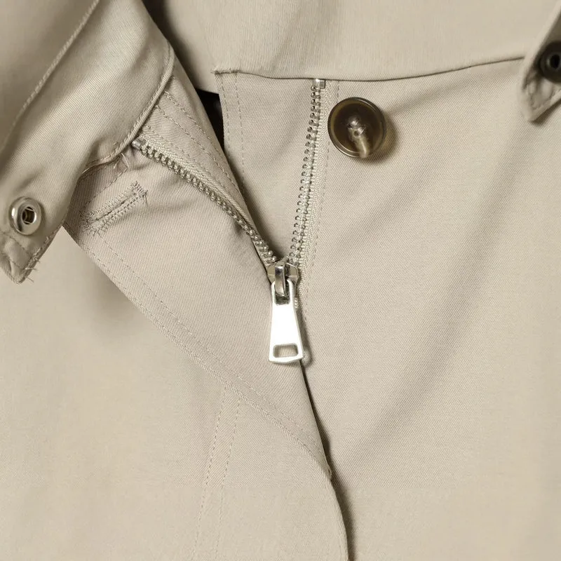 Damen Kurzparka mit Kapuze, Tunnelzugtaillierung und verdeckter Front Nord Taschen
