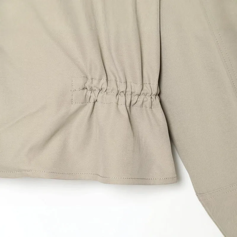 Damen Kurzparka mit Kapuze, Tunnelzugtaillierung und verdeckter Front Nord Taschen