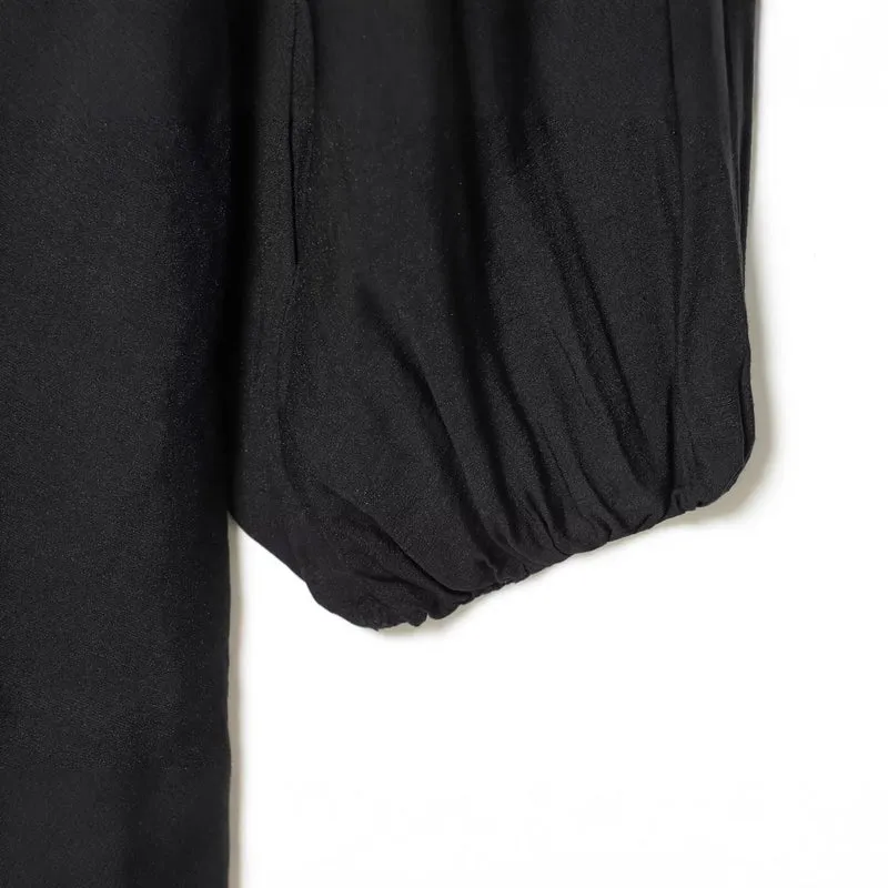 Damen Kurzkleid mit tiefem V‑Ausschnitt, Empire‑Taillenband und weiten Ballonärmeln Nord Taschen