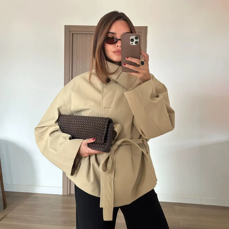 Damen Kurzjacke mit Taillengürtel, boxy Schnitt und breitem Hemdkragen Nord Taschen