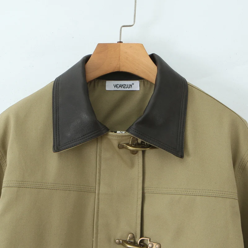 Damen Kurzjacke mit Knebelverschlüssen und kontrastierendem Hemdkragen Nord Taschen