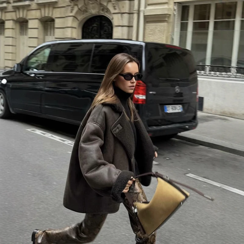 Damen Kurzjacke im Oversized Lammfelloptik‑Look mit Umlegekragen und Taschen Nord Taschen