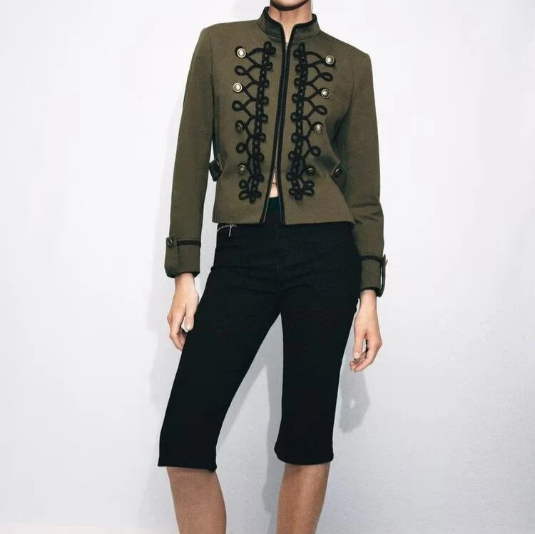 Damen Kurzjacke im Militärstil mit Stehkragen und dekorativer Kordierung Nord Taschen
