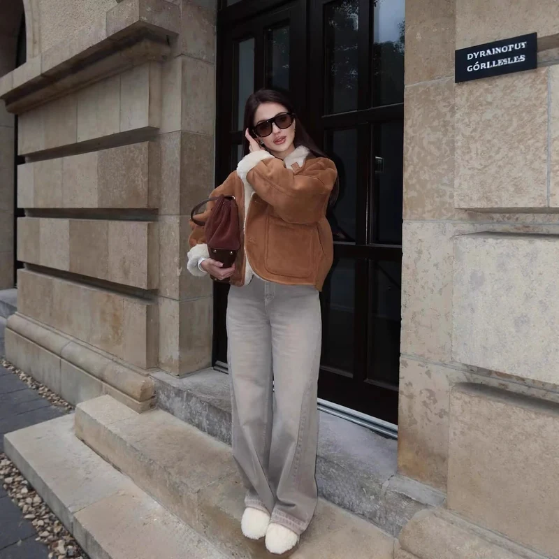 Damen Kurzjacke im Lammfell‑Look mit hohem Stehkragen und aufgesetzten Taschen Nord Taschen