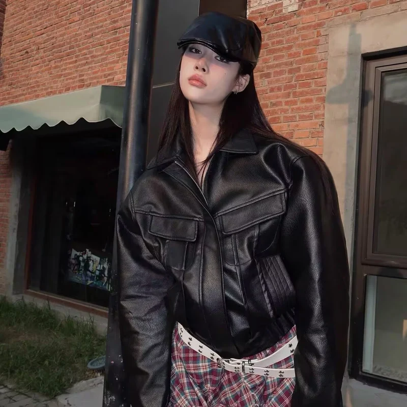 Damen Kurzjacke aus veganer Lederoptik im Cropped-Utility-Worker-Stil mit Pattentaschen Nord Taschen