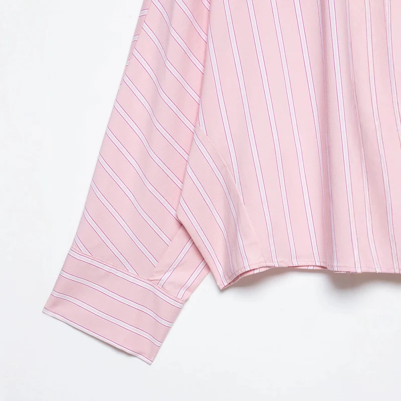Damen Kurzgeschnittene Oversize‑Hemdbluse mit Nadelstreifen, Hemdkragen und verlängerten Manschetten Nord Taschen