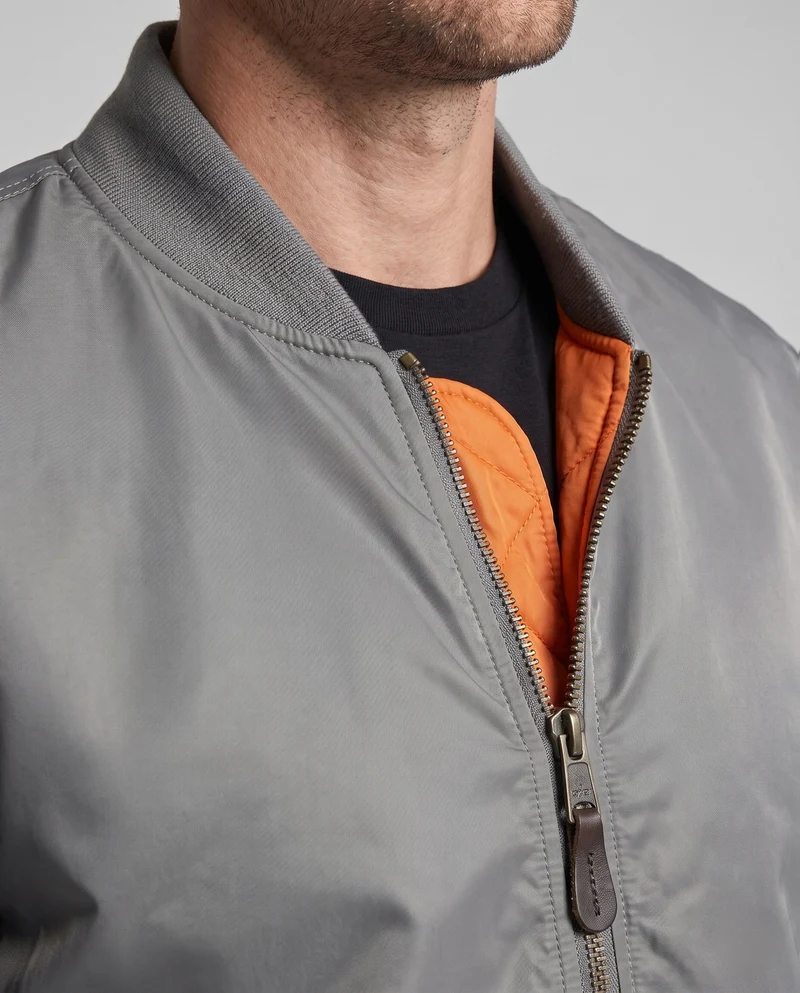 Herren Bomberjacke im Aviator-Stil mit kontrastierendem Innenfutter und Ärmtasche Nord Taschen