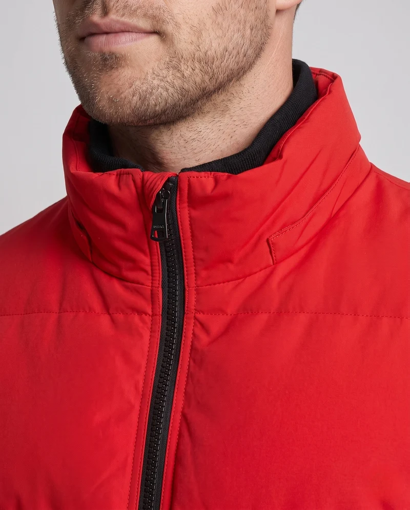 Herren kurze gepolsterte Steppjacke mit hochstehendem Kragen, gerippten Bündchen und Armpatch Nord Taschen